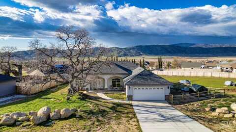 18001 Hambletonian Drive, Tehachapi, CA 93561