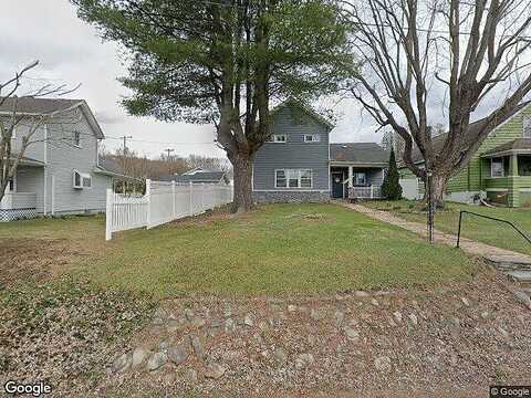 Fallbrook, CARBONDALE, PA 18407