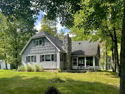 3252 Pinehurst, Gladwin, MI 48624