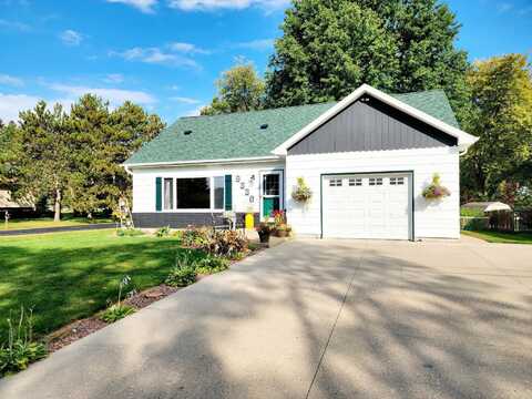 2001 S CEDAR AVENUE, Marshfield, WI 54449