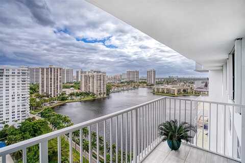 2801 NE 183rd St 2014W, Aventura, FL 33160