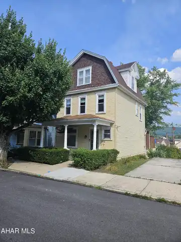 2425 Maple Avenue, Altoona, PA 16601