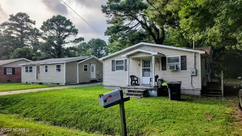 204 Pinewood Avenue, Elizabeth City, NC 27909