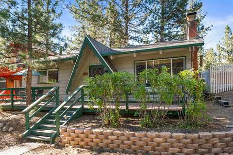 925 Robinhood Boulevard, Big Bear City, CA 92314