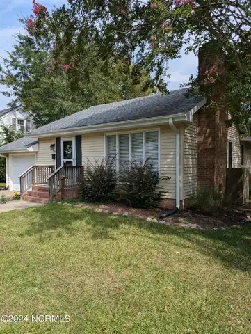 706 Mcpherson Street, Elizabeth City, NC 27909