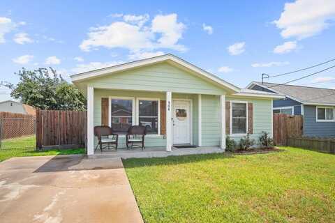 906 S Young Street, Rockport, TX 78382