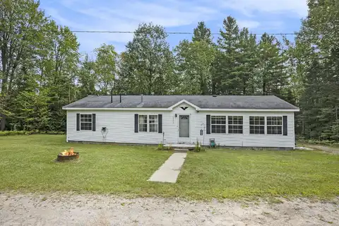 10306 Scanlon Drive, Cheboygan, MI 49721