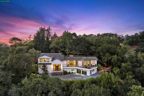 24 La Campana Rd, Orinda, CA 94563