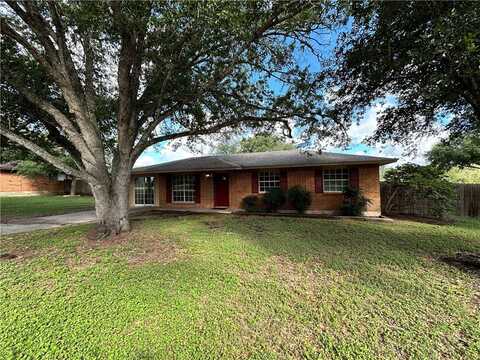 1310 Tracey, George West, TX 78022