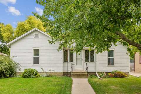 621 10th Street, Nevada, IA 50201