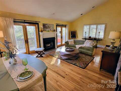 31 Cedarwood Lane, Asheville, NC 28803