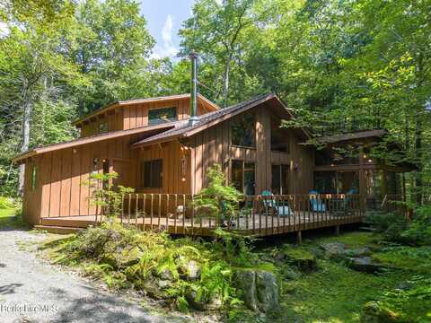 266 Moberg Rd, Becket, MA 01223