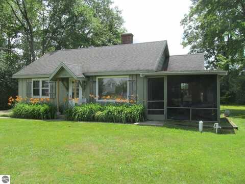 2601 SUNNYSIDE DRIVE, CADILLAC, MI 49601