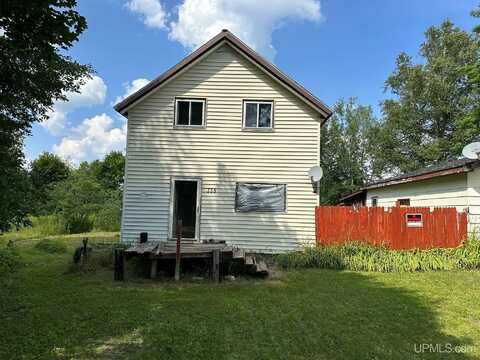 335 W MAPLE, MICHIGAMME, MI 49861