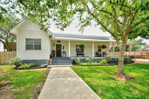 704 North Creek Rd, Comfort, TX 78013