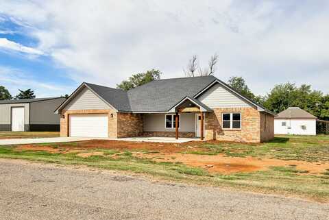 122 N 3rd St, Waukomis, OK 73773