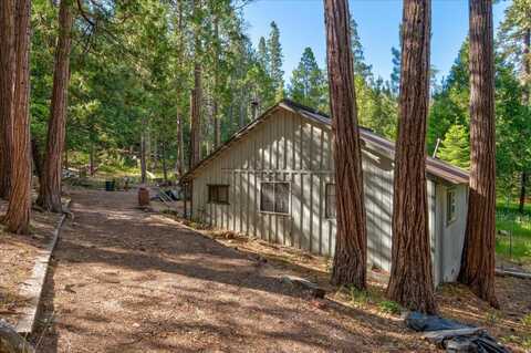 7992 Koon Hollar Rd, Wawona, CA 95389