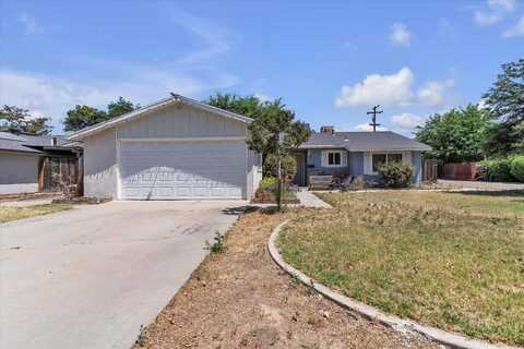 885 Adelaide Way E, Dinuba, CA 93618