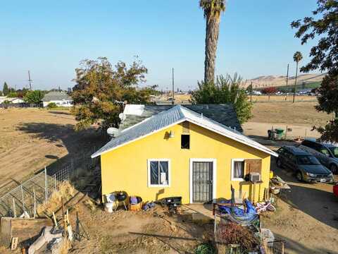 1097 Northgrand Avenue W, Porterville, CA 93257