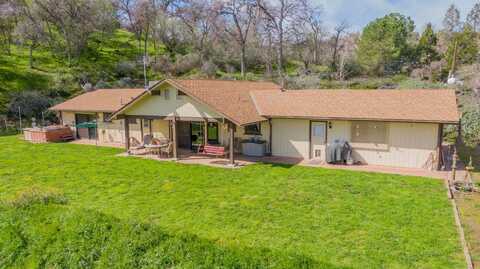 51859 Sesame Ln, Squaw Valley, CA 93675