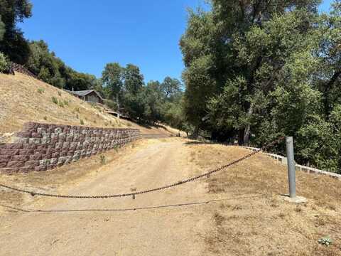 48 Road 428, Oakhurst, CA 93644