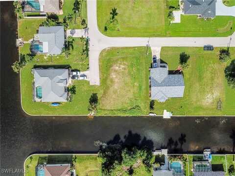 627 SE 19th Court, Cape Coral, FL 33990