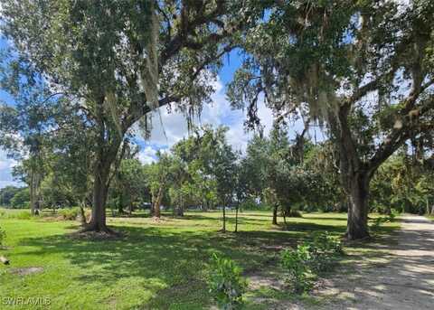 955 Chickasaw Avenue, Labelle, FL 33935