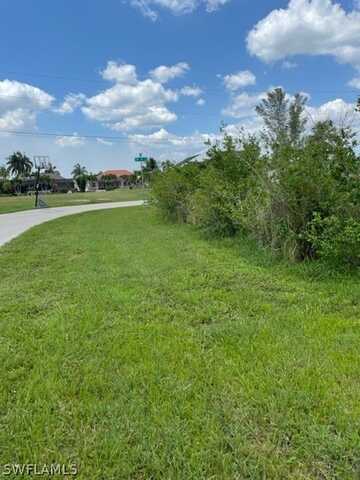 3905 SW 27th Avenue, Cape Coral, FL 33914