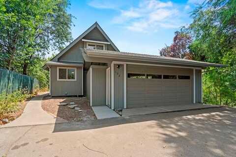 102 MARIE CIR, ROGUE RIVER, OR 97537