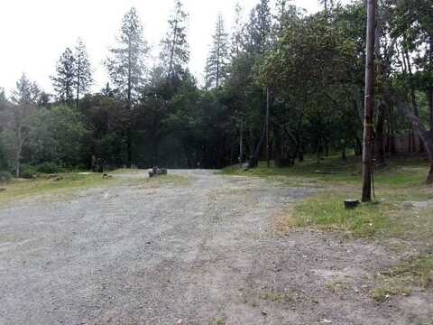 600 TINA WAY, GRANTS PASS, OR 97526