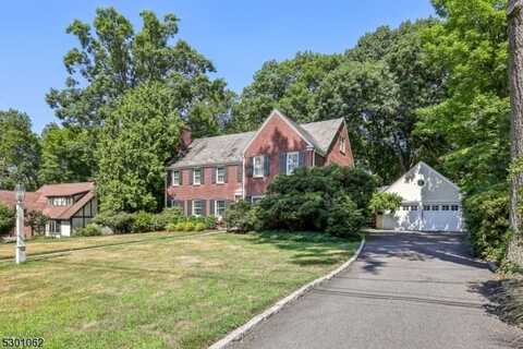 51 Grover Ln, West Caldwell, NJ 07006