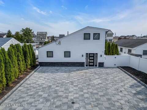 320 Silver Lagoon Drive, Toms River, NJ 08753