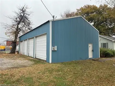 121 W Choctaw AVE, Sallisaw, OK 74955