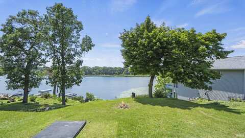 195 Lane 272 Crooked Lake, Angola, IN 46703