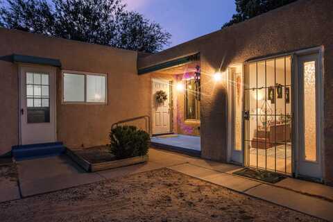 4011 Thaxton Avenue SE, Albuquerque, NM 87108