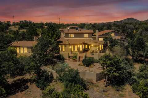 30 APACHE CREEK Road, Santa Fe, NM 87505