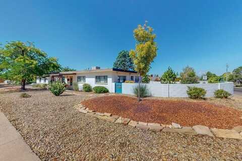 933 Avenida Estrellita NE, Albuquerque, NM 87110