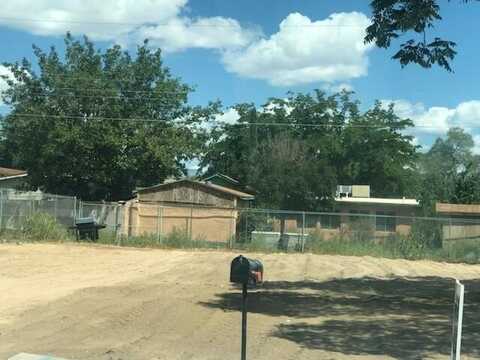420 65th Street SW, Albuquerque, NM 87121