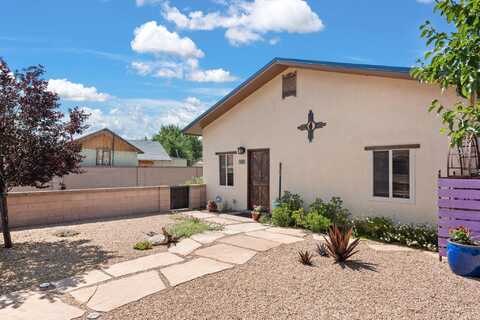 2330 Dora Avenue NW, Albuquerque, NM 87104