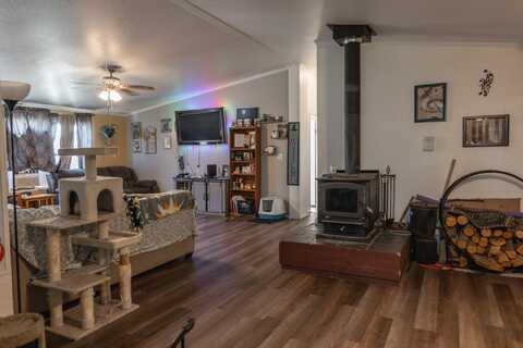 250 County Road A102, Edgewood, NM 87015