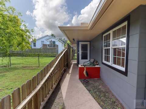 5217 Ave N 1/2, Galveston, TX 77551