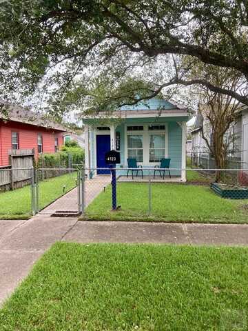 4123 Ave Q 1/2, Galveston, TX 77550