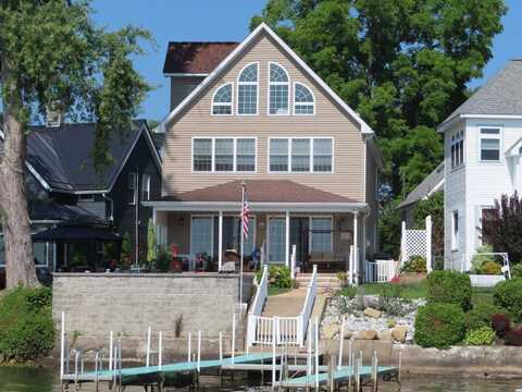10913 LAKEFRONT Street, Conneaut Lake, PA 16316