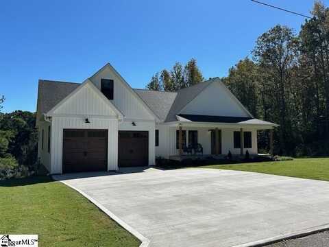 215 E Lake Road, Laurens, SC 29360