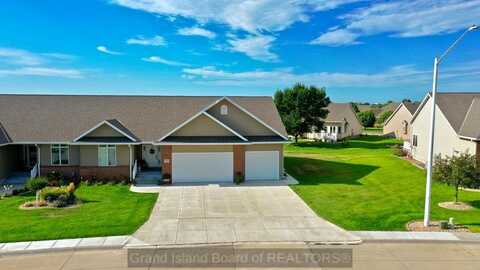 3903 Warbler Rd, Grand Island, NE 68803