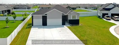 2115 Pearl Pl, Grand Island, NE 68803