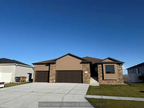 1647 Stonewood Ave, Grand Island, NE 68803