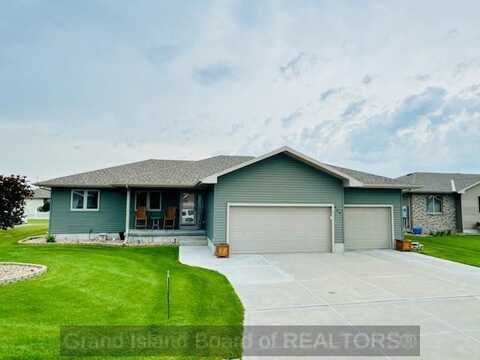 819 Stonewood Ave, Grand Island, NE 68803