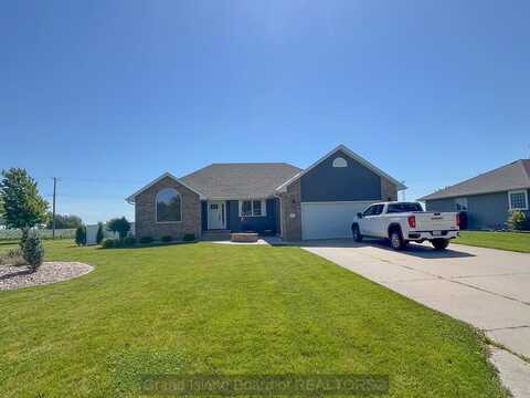 713 Lincoln Avenue, Shelton, NE 68876