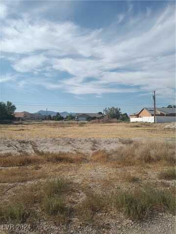 860 E Enchanted Mesa Street, Pahrump, NV 89048